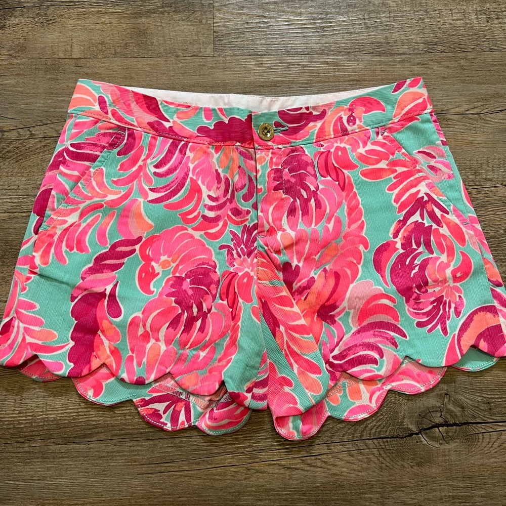 Lilly Pulitzer love birds - pink and blue printed buttercup scalloped sh…